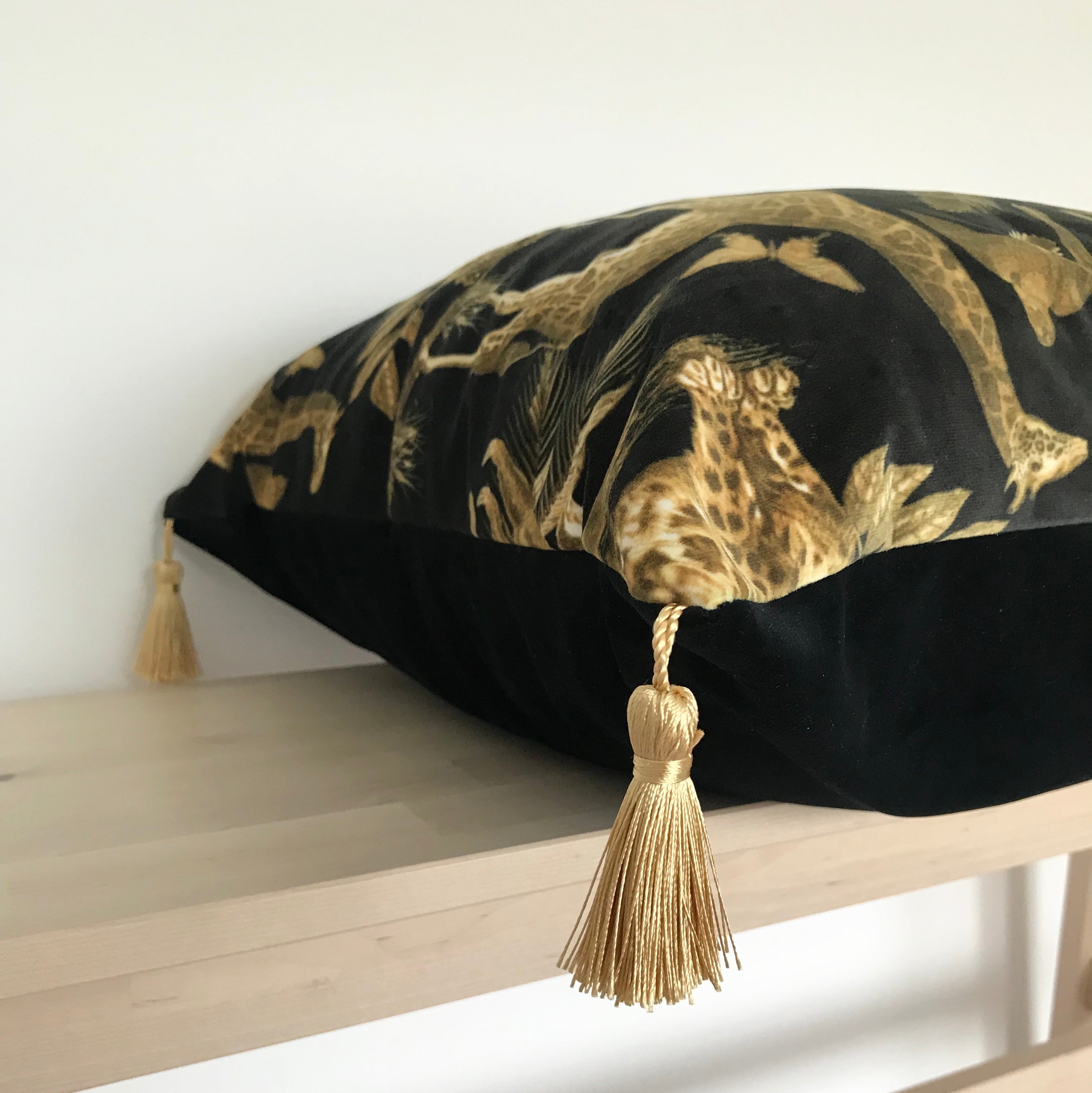 Black and gold velvet cushions outlet
